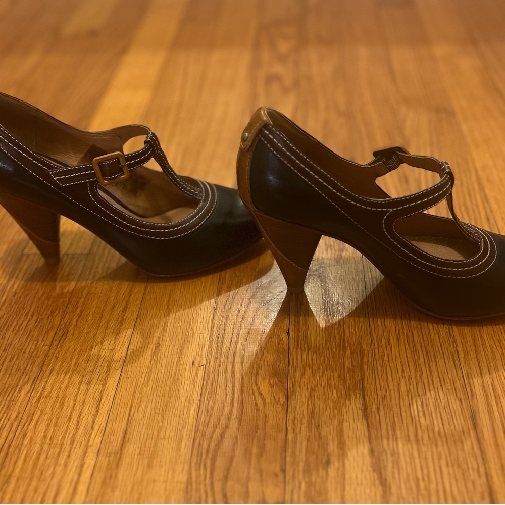 Fossil T Strap Leather Mary Jane Buckle Heels Black and Brown Size 7